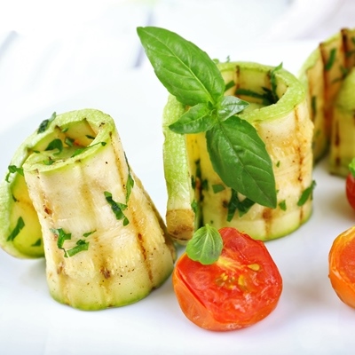 Рулетики из кабачков и лосося