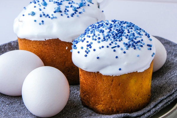 happy day bright easter orthodox easter holiday traditional food creative stylish trend homemade - Заварная глазурь для куличей на сахарном сиропе