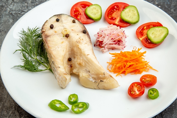 high resolution photo raw fishes pepper chopped fresh foods white plate ice surface with free space - Паровая рыба в мультиварке
