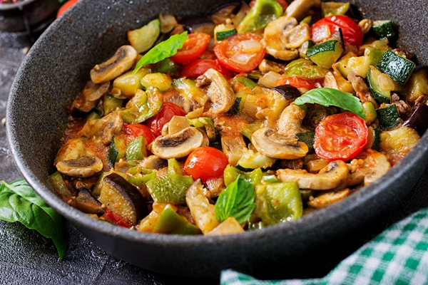 Баклажаны с грибами hot spicy stew eggplant sweet pepper tomato zucchini mushrooms - Баклажаны с грибами