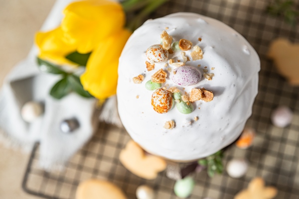 Сахарная глазурь для кулича kulich traditional orthodox easter sweet bread decorated with meringue candy - Сахарная глазурь для кулича