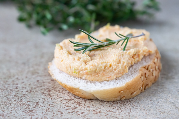 Паштет из молок рыбы sandwich with homemade pate spread mousse herbs close up - Паштет из молок рыбы