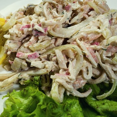 Салат из квашеной капусты с кальмарами Салат из квашеной капусты с кальмарами