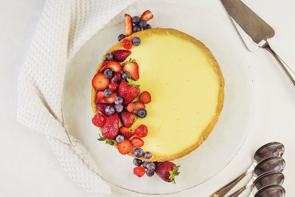 top view delicious berries cake - Тоболка Юрьевская