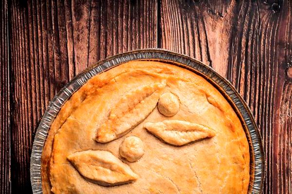 Пирог сибирский с рыбой и крупой top view delicious pie concept - Пирог сибирский с рыбой и крупой