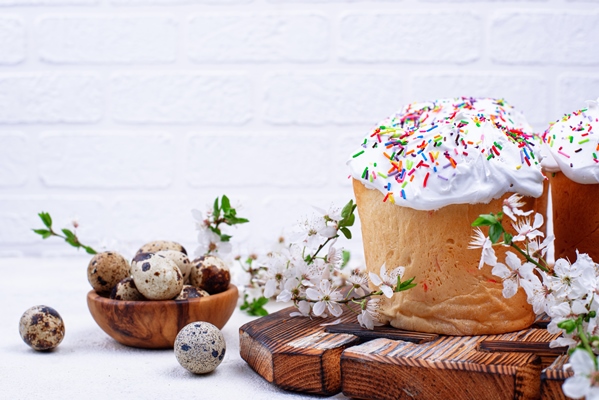 traditional easter cake kulich with topping 1 1 - Кулич пышный