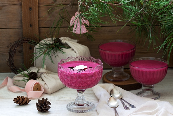 blackcurrant orange and cream mousse in a glass bowl rustic style - Манная каша с клюквой, постный стол