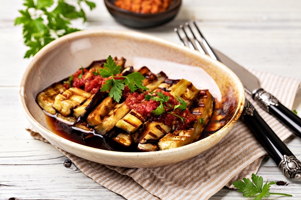 baklazan na grile i sous - Баклажаны "Барбекю"