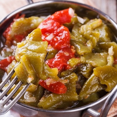 Постный салат из запечённых баклажанов и болгарского перца