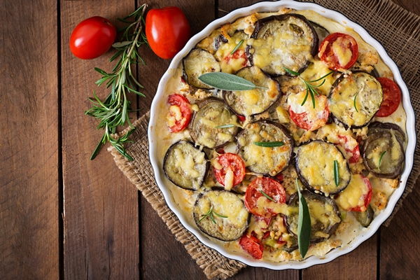 Запечённые овощи под постным майонезным соусом musaka baklazannaa zapekanka tradicionnoe greceskoe bludo - Запечённые овощи под постным майонезным соусом