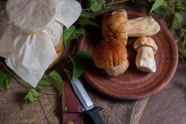 blizaisii plan edy na stole - Икра из белых грибов