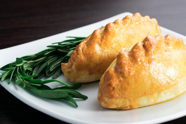 na pole vtoroi pirog s masom s vetockoi zeleni - Мясная начинка для пирожков