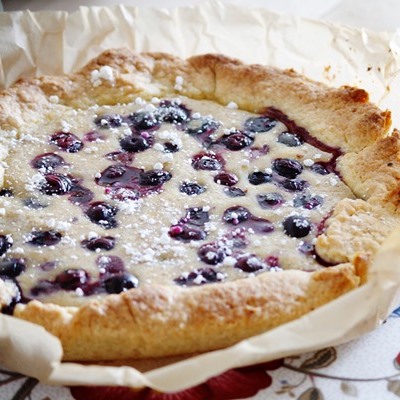 Творожник со сметаной и ягодами в мультиварке