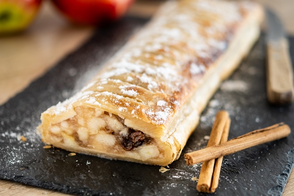 domasnii ablocnyi strudel - Яблочный штрудель