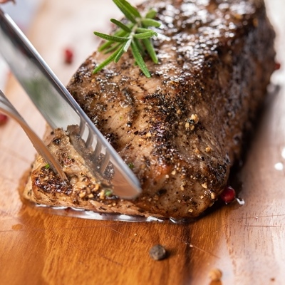 Говядина, запечённая в рукаве, с горчичной корочкой