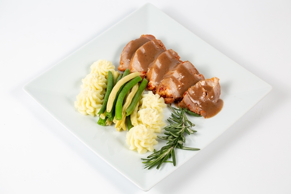 Соус основной красный (старинный рецепт) closeup shot dish with mashed potatoes meat with sauce - Соус основной красный (старинный рецепт)