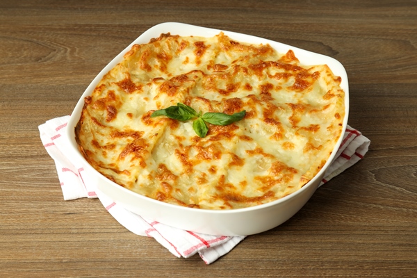 concept delicious food lasagna close up - Запеканка "Бульбянка" с творогом