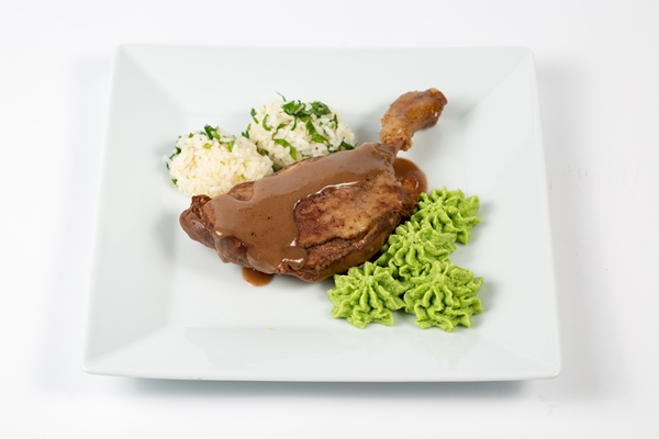 Соус основной красный с говяжьей поджаркой (старинный рецепт) cooked chicken with sauce rice balls green sauce - Соус основной красный с говяжьей поджаркой (старинный рецепт)