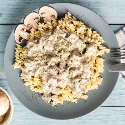 Подливка из курицы с грибами к макаронам