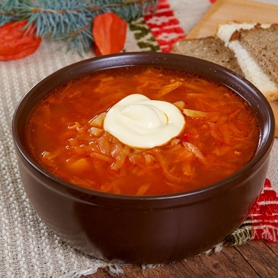 Грибные кислые щи со сметаной и сливочным маслом