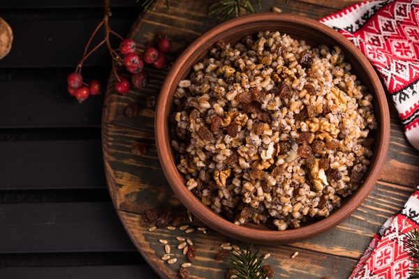 kutya traditional christmas slavic dish kutia porridge made wheat grains poppy seed nuts raisins honey eastern orthodox christians ukraine belarus russia - Пшеничное сочиво в мультиварке без замачивания крупы
