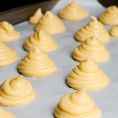 Молочная белая помадка