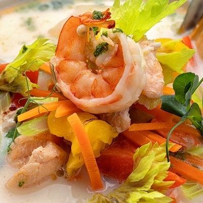 Морепродукты в кокосовом соусе с овощами Морепродукты в кокосовом соусе с овощами