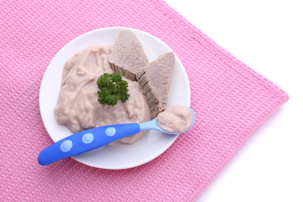 meat paste infant feeding plate color napkin isolated white - Мясное пюре из телятины для первого прикорма