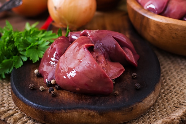 raw chicken liver for cooking with onions and peppers - Гуляш из печёнки с картофелем