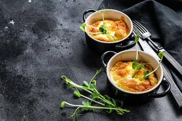 spanish potato omelette tortilla served in pan black background top view copy space - Испанский омлет с картофелем