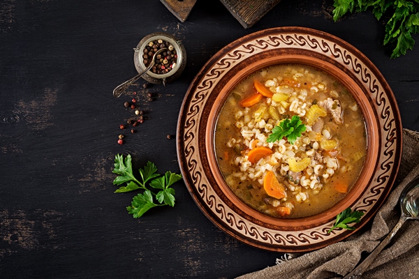 Рассольник с соевым фаршем barley soup with carrots tomato celery meat dark background - Рассольник с соевым фаршем