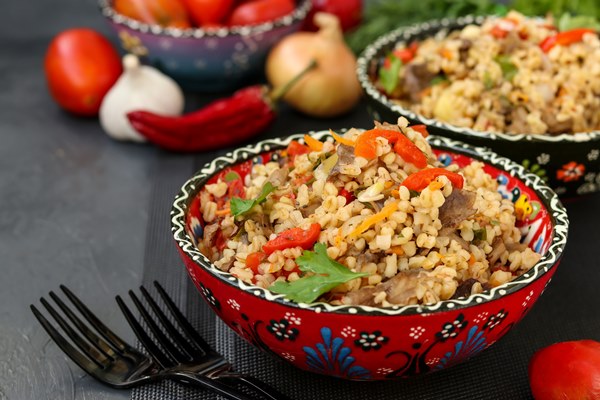 Перловая каша с соевым фаршем и овощами bulgur with mushrooms vegetables bowls dark - Перловая каша с соевым фаршем и овощами
