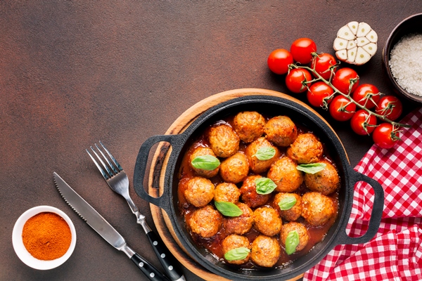 Фрикадельки из вёшенок flat lay italian food composition with copyspace - Фрикадельки из вёшенок