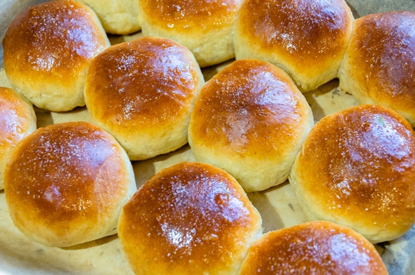 fresh buns baking sheet view from - Постные пирожки с гречкой и вёшенками