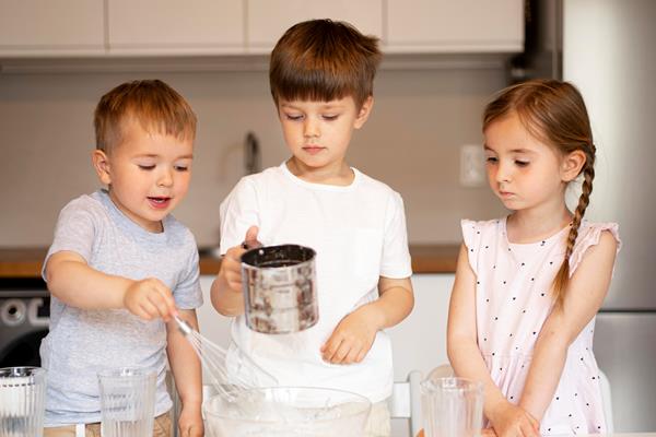 Постные заварные пирожные "Лествицы" на песочных лепёшках. front view siblings cooking home - Постные заварные пирожные "Лествицы" на песочных лепёшках.