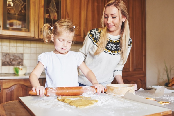 Лествицы из песочного теста happy girl with her mom dough - Лествицы из песочного теста