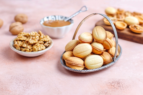 homemade russian walnut cookies with boiled condensed milk - Орешки с варёной сгущёнкой и грецкими орехами
