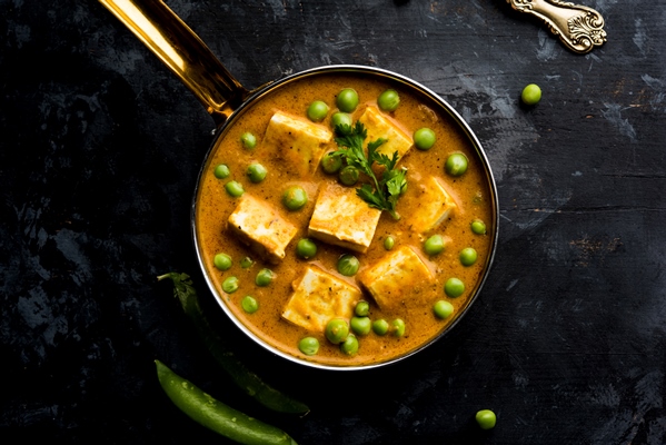 matar paneer curry recipe made using cottage cheese with green peas served bowl selective focus 1 - Тофу в соусе карри
