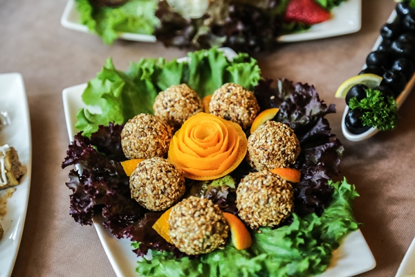Постные котлеты из тофу, моркови и семян чиа sesame balls with lettuce orange olives - Постные котлеты из тофу, моркови и семян чиа