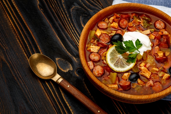 solyanka russian traditional meat soup - Солянка с постной колбасой