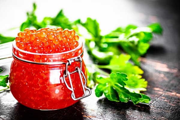 full jar red caviar with parsley table - Салат с огурцами, редисом, красной икрой и зеленью