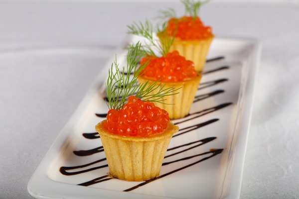 red caviar - Тарталетки с икрой и паштетом из авокадо
