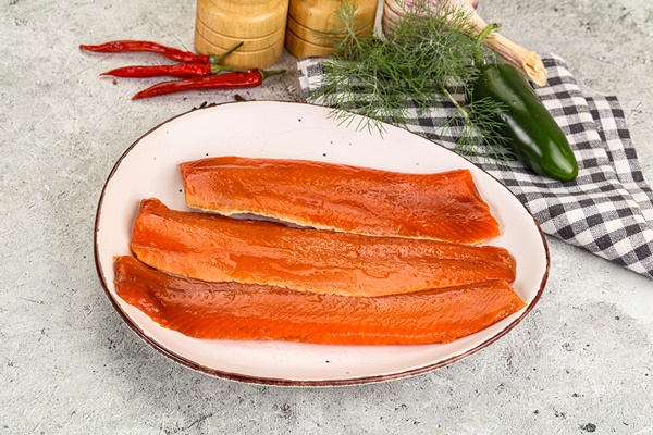 Красная рыба, засоленная с бренди и мёдом red pickled herring fish fillet - Красная рыба, засоленная с бренди и мёдом