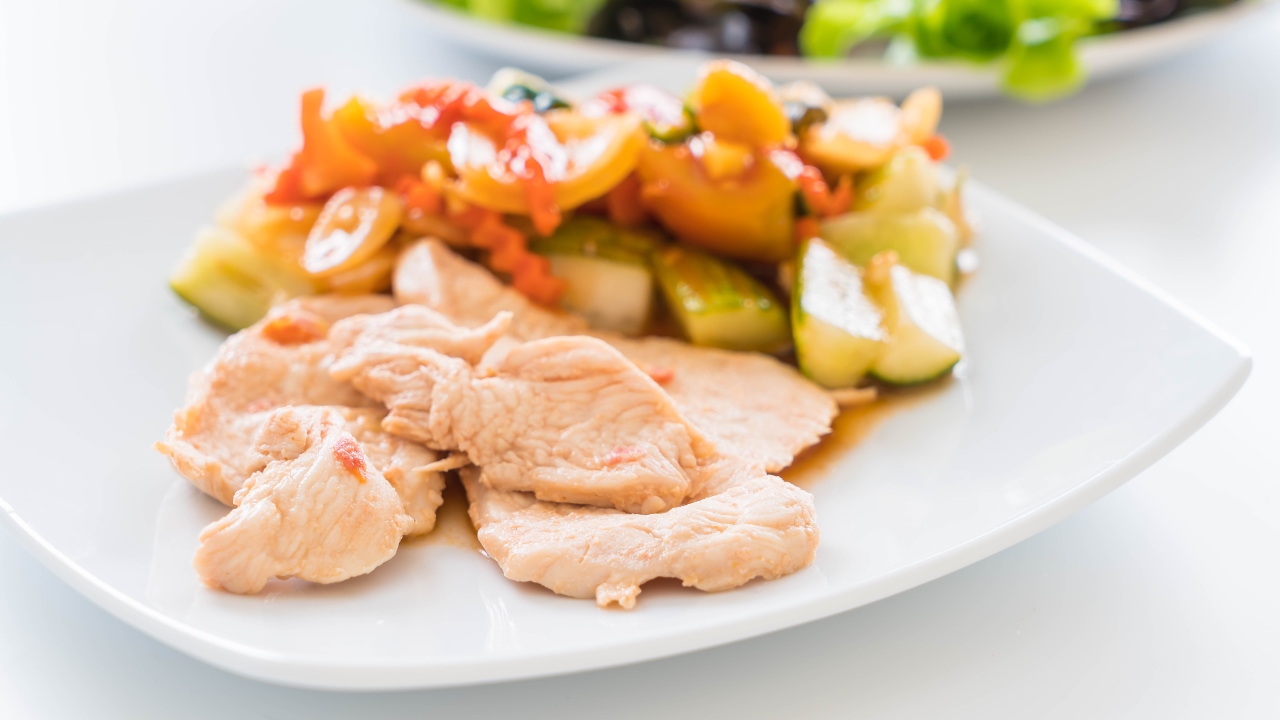 Консервированная куриная тушёнка в духовке