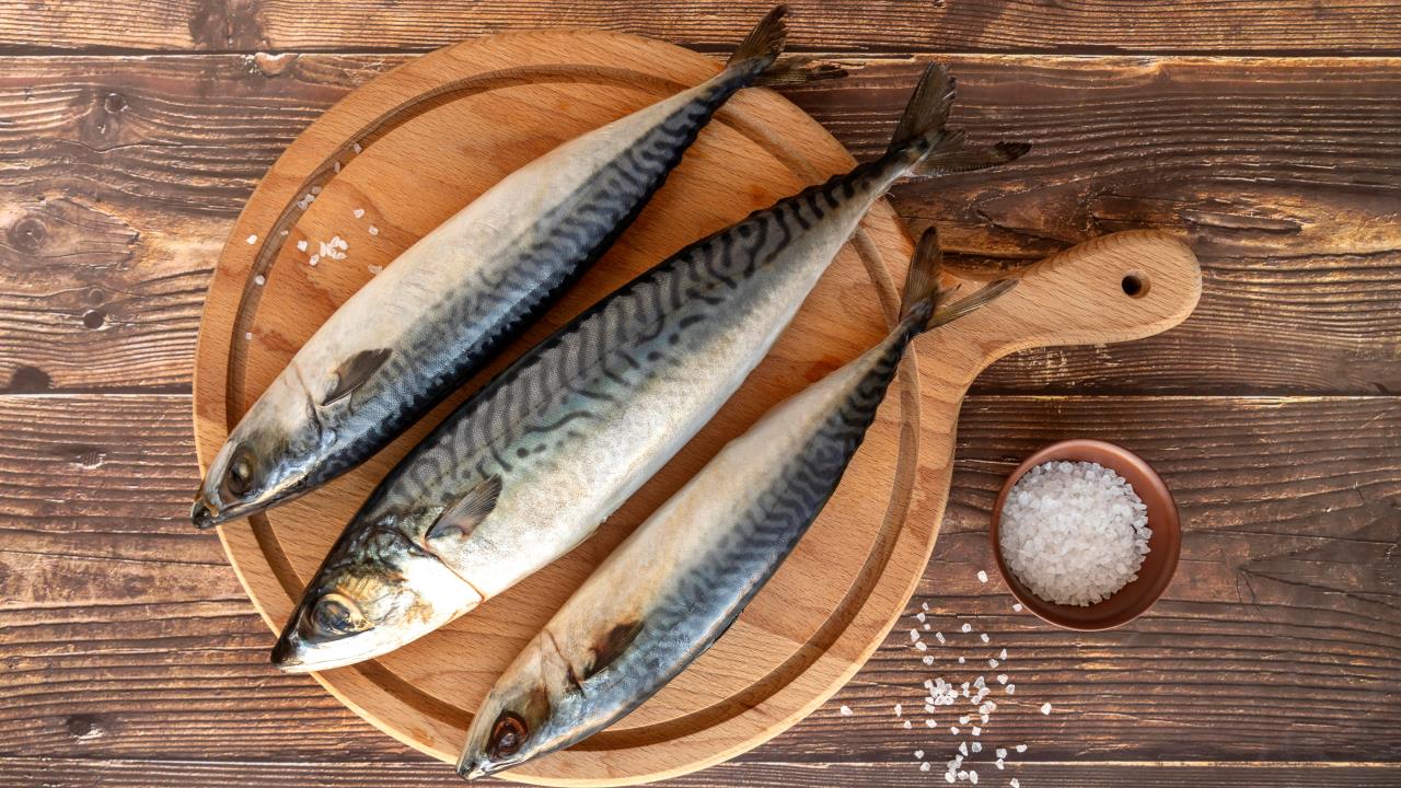 Консервированная скумбрия с овощами