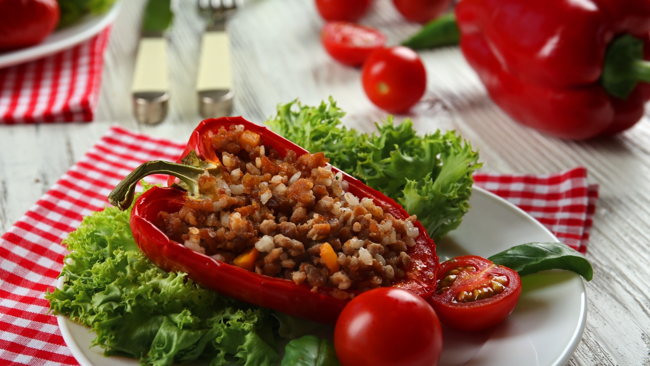 Перец, фаршированный гречкой с грибами и луком