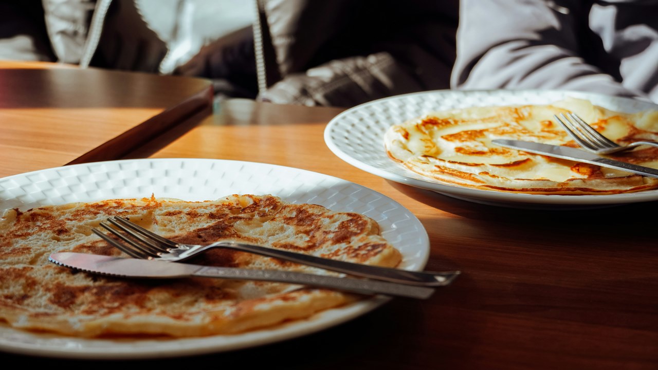 Сырные диетические блинцы на кефире с зеленью