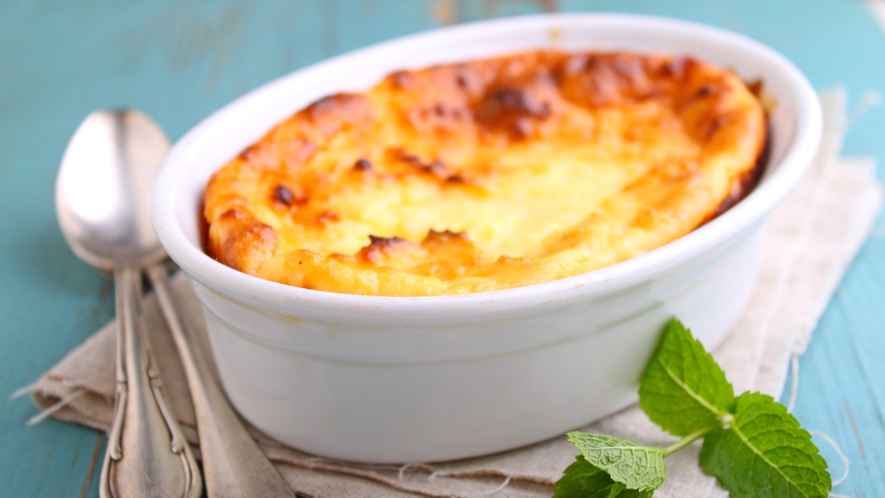Диетическая творожная запеканка с яйцом и луком