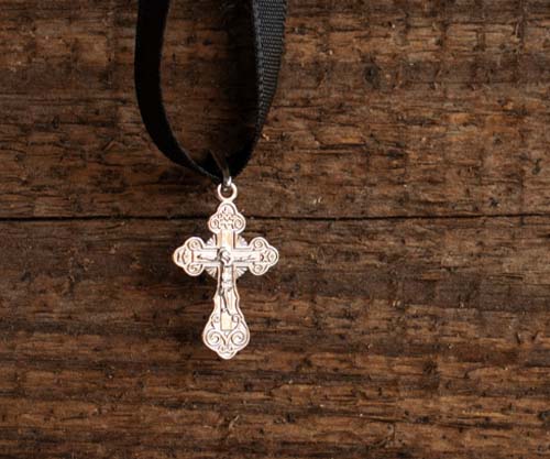 Если быстро темнеет нательный крест, что это значит?