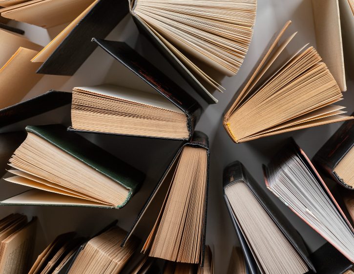 <span class=bg_bpub_book_author>священник Александр Ермолин</span> <br>Эзотерика Коэльо: сжечь книги культового автора?